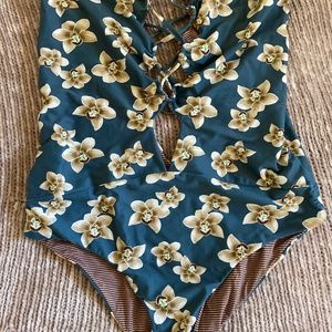 Acacia  Bronx One Piece